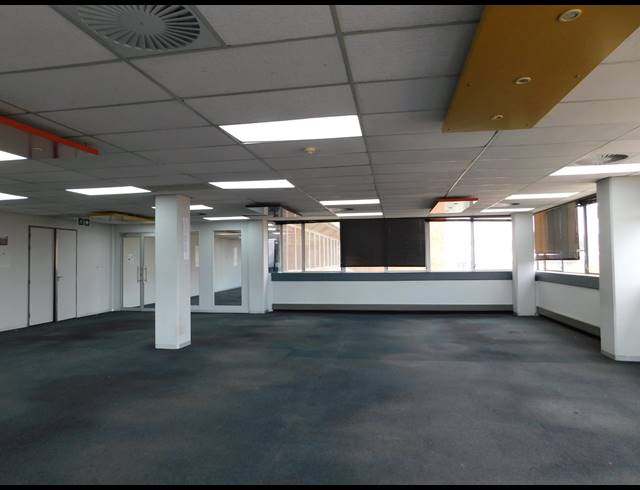 1,306M² OFFICE TO LET IN FERNDALE